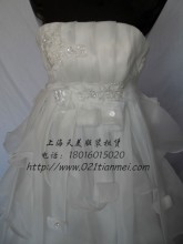 白色缎带亮钻婚纱