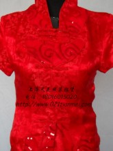 红色礼仪旗袍