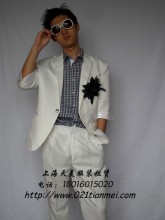 白色主持人服装