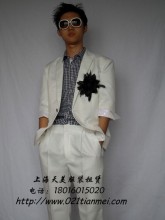白色主持人服装